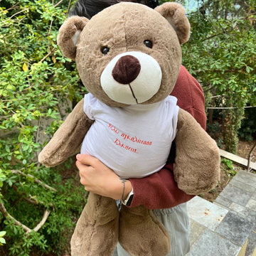 Προσωποποιημένος λούτρινος αρκούδος με όνομα ή ατάκα