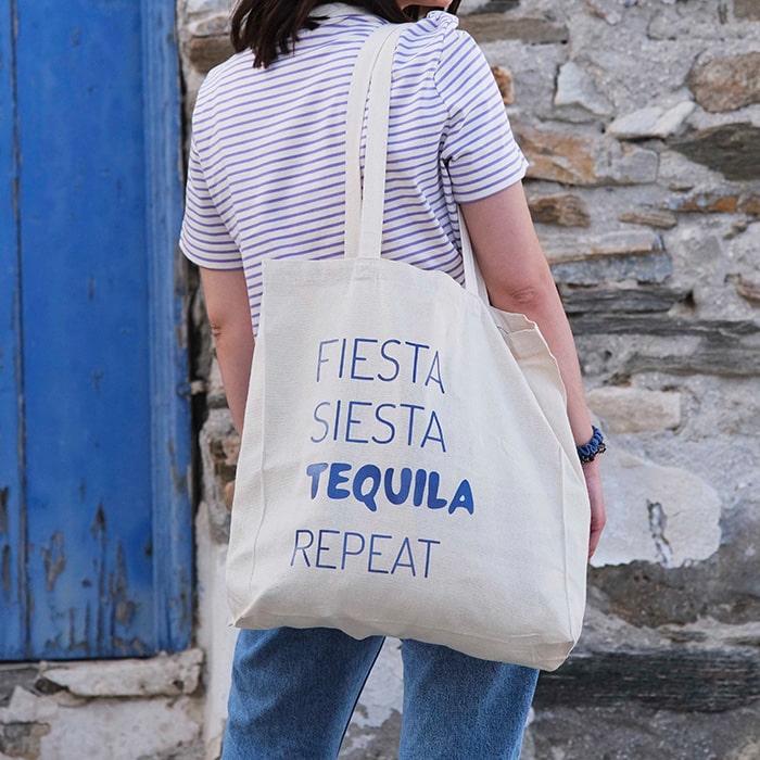 εκρού tote bag με ατάκα 