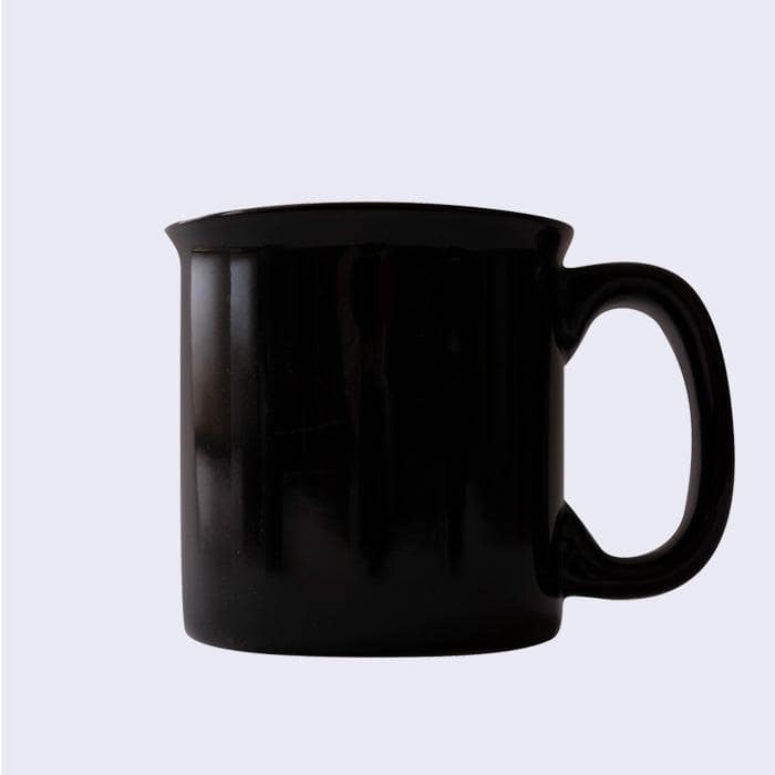 Μαύρη προσωποποιημένη κούπα καφέ με όνομα ή ατάκα